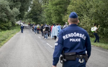 Illegális bevándorlás - kihirdethetik a válsághelyzetet kedden